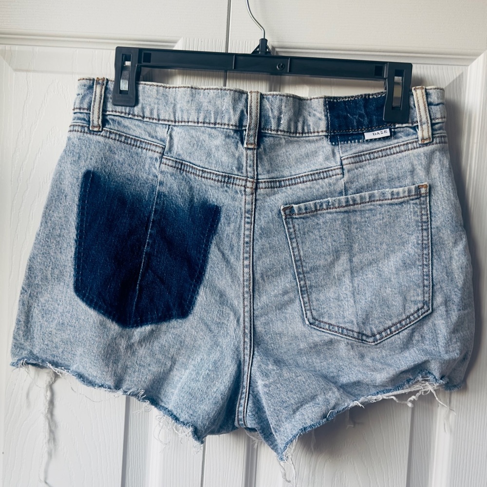 DAZE Tough Love Denim Shorts Size 29 - Picture 4 of 12
